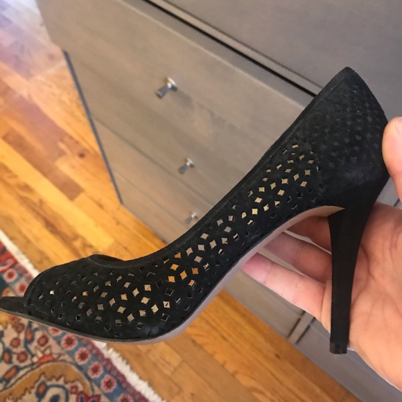 Black suede Nine West heels - Picture 3 of 6